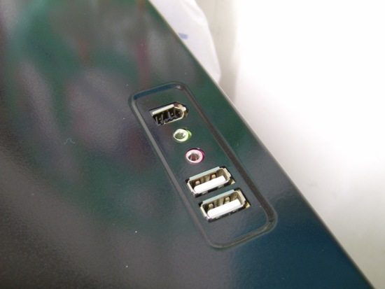 Recensione - Apevia X-Jupiter Jr. G Type apevia12 - Recensione - Apevia X-Jupiter Jr. G Type