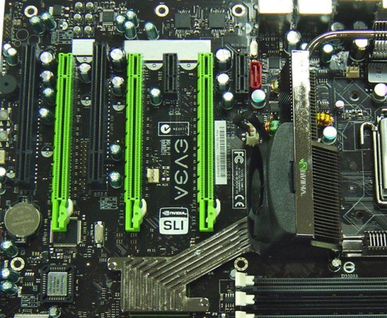 790i left - EVGA lancia la scheda madre nForce 790i Ultra SLI