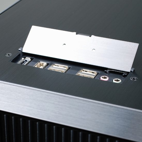 Recensione Case - Lian Li PC-V2110 v1110u8 - Recensione Case - Lian Li PC-V2110