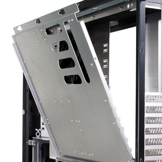 Recensione Case - Lian Li PC-V2110 v2110f04 - Recensione Case - Lian Li PC-V2110