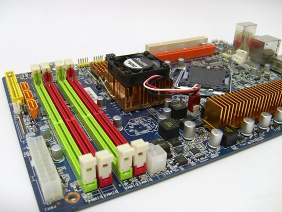 Recensione - Shuttle XPC Barebone SP45H7 sp45h77 - Recensione - Shuttle XPC Barebone SP45H7