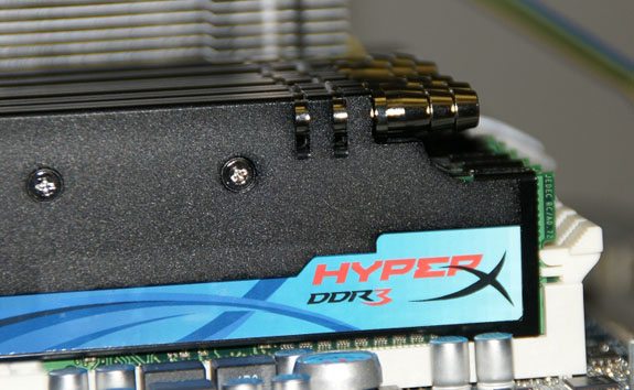 Prime immagini per moduli Kingston con raffreddamento a liquido Kingston waterc HyperX DDR3 01 - Prime immagini per moduli Kingston con raffreddamento a liquido