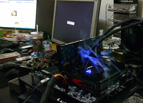 Gigabyte Smoke - Gigabyte risolve il problema delle motherboard X79