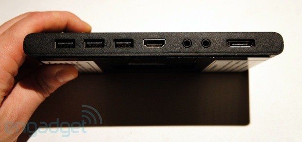 Anche Razer presenta il suo gaming-device, Edge, al CES 2013 Razer Edge console dock - Anche Razer presenta il suo gaming-device, Edge, al CES 2013